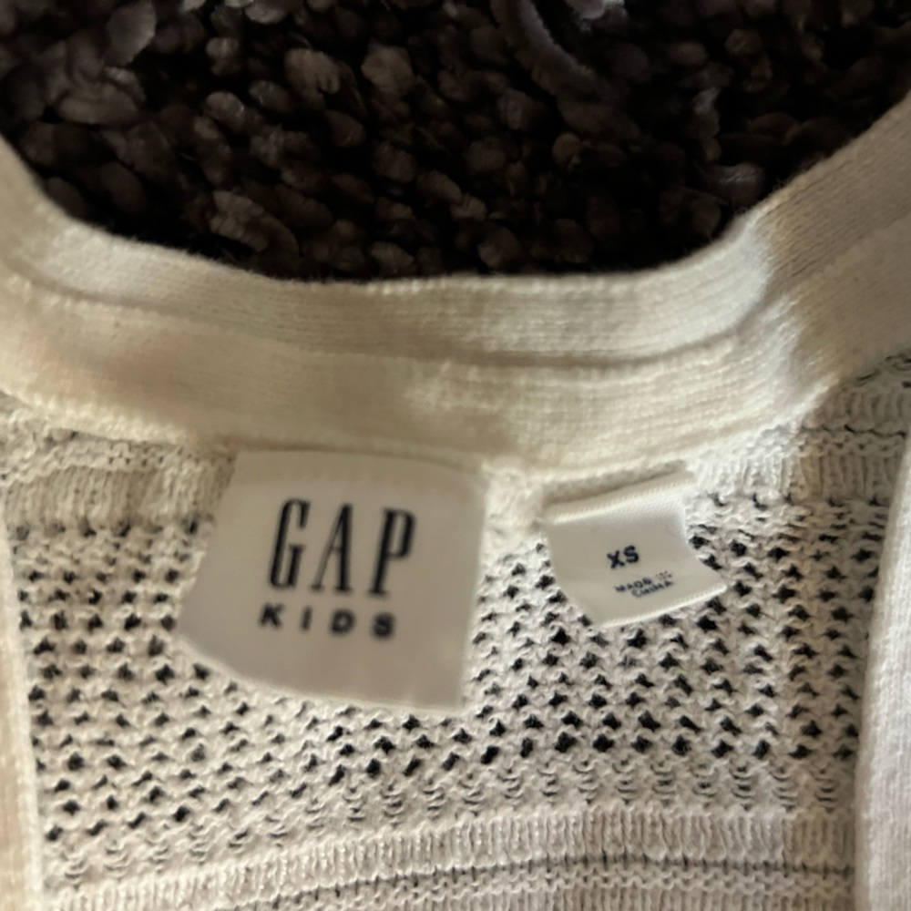 Lightweight sweaters - Picture 3 of 6